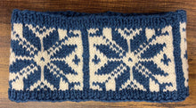 Load image into Gallery viewer, Norwegian headband - white and blue snowflakes
